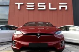 Giá trị vốn hóa của Tesla bốc hơi 80 tỷ USD