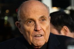 Rudy Giuliani đưa ra lời thú nhận lớn về chiến dịch tranh cử của Trump tại tòa...