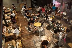 Văn hoá thưởng thức cà phê ở châu Á: Người Việt mải mê selfie ở quán đẹp long...