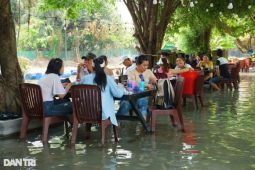 Quán ăn ngập lụt ở TPHCM gây tranh cãi: Khách sợ nước dơ, chủ quán nói gì?